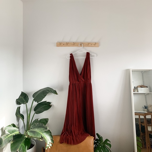 Aritzia Dresses & Skirts - Red dress